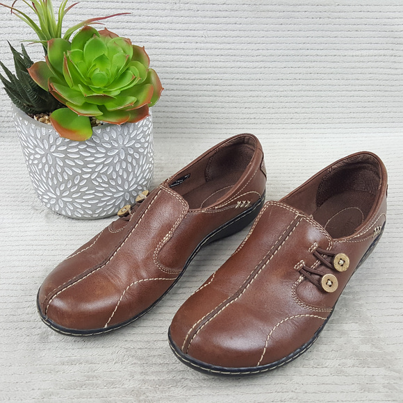clarks button shoes
